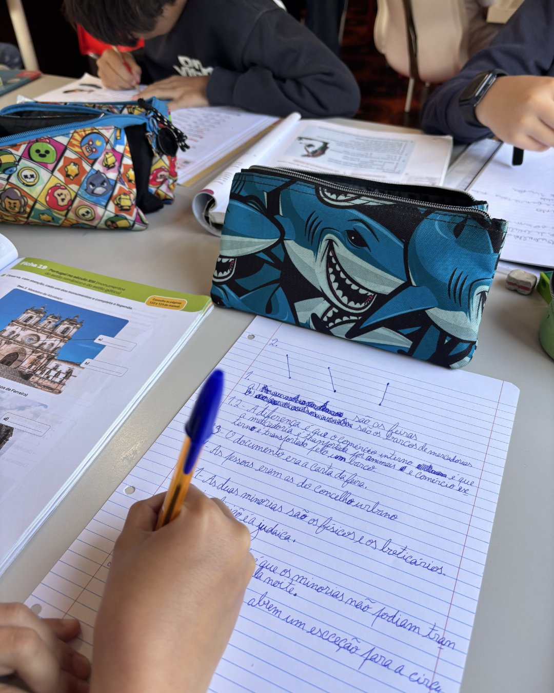 Alunos durante uma sessão de estudo no Teu Mestre